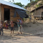 100貧しいマルマ族のゴダバラ村