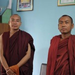 116インドから来たnaga vams　ナガバムス僧（左）と組織の代表