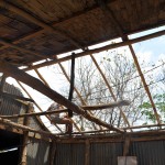 090突風の被害にあったトンチョンガ族の家屋2